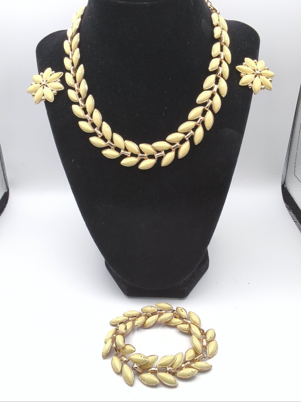 Vintage Mid-Century Cream Enamel Gold-Tone Leaf Parure – 3 Piece Set